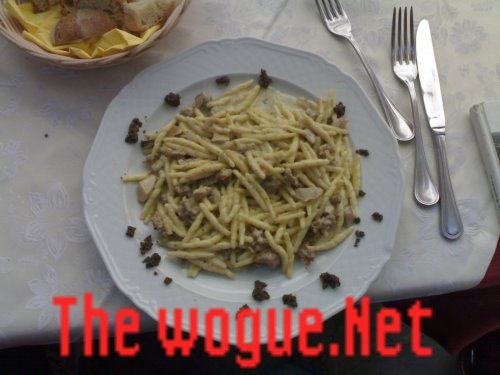 TROFIE CON TARTUFO E SALCIGGIA