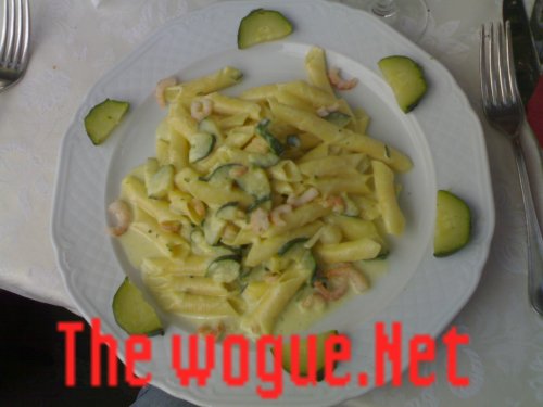 GARGANELLI CON ZUCCHINE E GAMBERETTI IN BIANCO