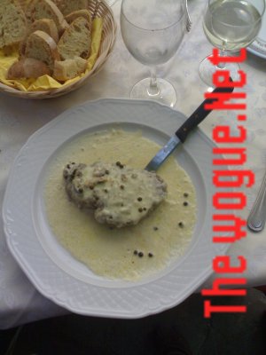 SECONDO PIATTO FILETTO AL PEPE VERDE IN SALSA