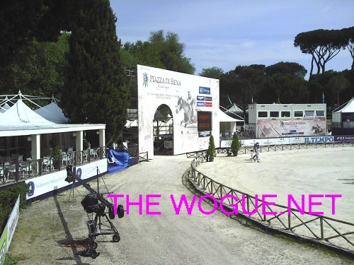 PIAZZA DI SIENA 80° CSIO 2012 CRISI ECONOMICA