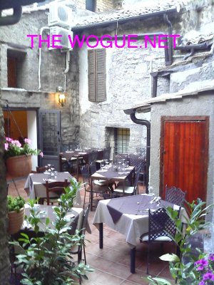 cortile interno esterno la pentolaccia viterbo san pellegrino
