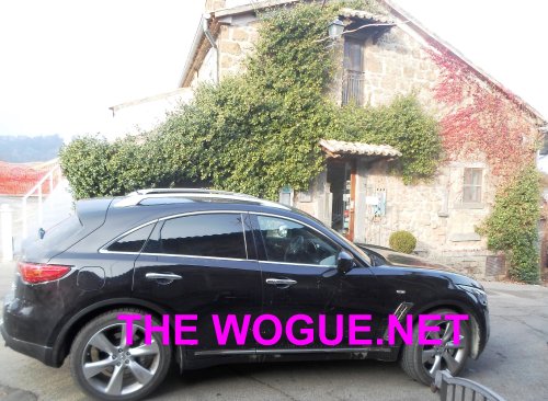 infiniti fx 30d 3000 cc 238 cv davanti al hosteria del ponte bagnoregio