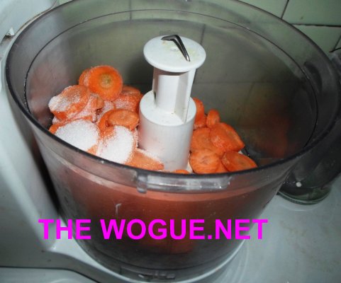 il mixer conle carote e zucchero