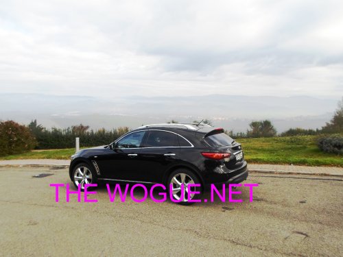 infiniti fx30 d 3000 238cvon the road in umbria