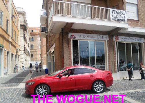 mazda 6 davanti a yogorino civitavecchia provincia di roma