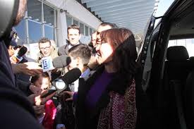 aeroporto di fiumicino roma arrivo della moglie del dissidente