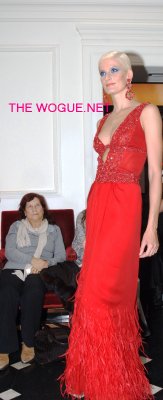 abito lungo frange rosso raffaella curiel haute couture conferenza stampa roma gennaio 2012