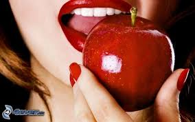 bocca rossa con mela....
