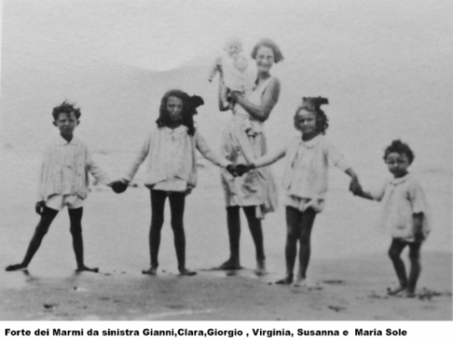 virginia agnelli al mare con i figli a viareggio